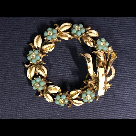 Vintage Coro Signed Wreath Brooch - Picture 1 of 7